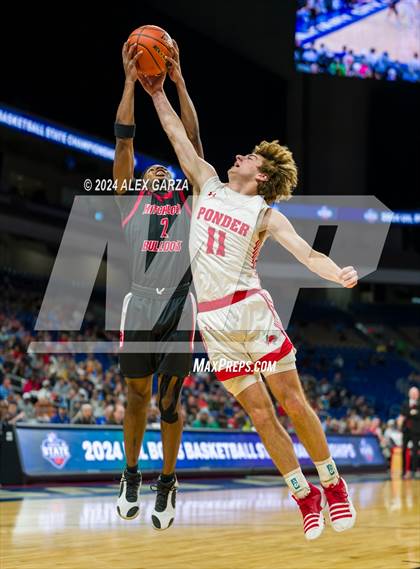Thumbnail 1 in Ponder vs Hitchcock (UIL 3A Basketball Final) photogallery.