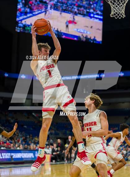 Thumbnail 1 in Ponder vs Hitchcock (UIL 3A Basketball Final) photogallery.