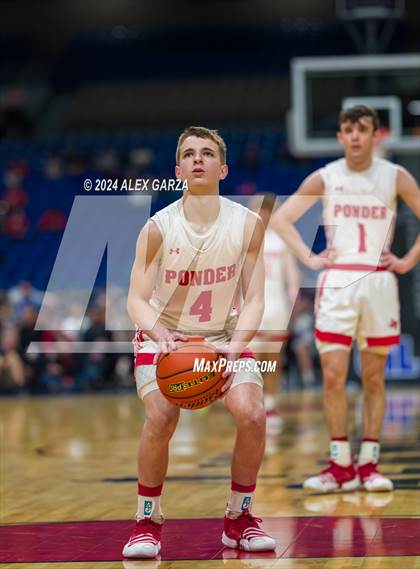 Thumbnail 2 in Ponder vs Hitchcock (UIL 3A Basketball Final) photogallery.