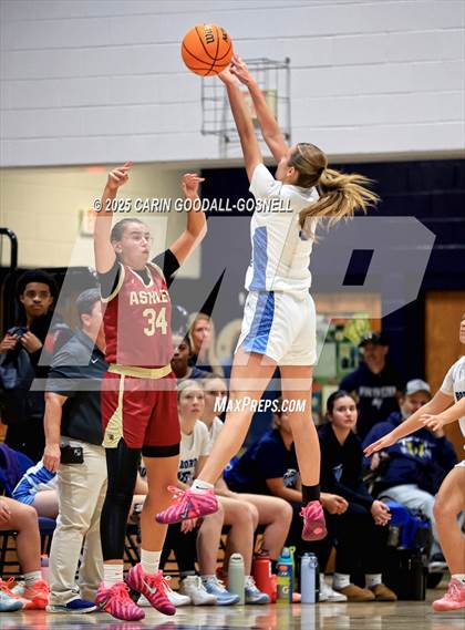 Thumbnail 1 in Ashley @ Swansboro photogallery.