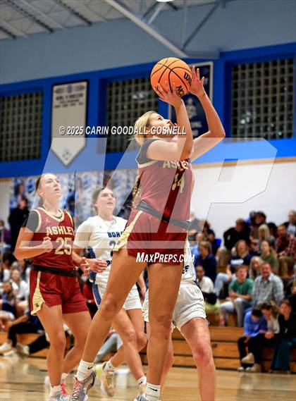 Thumbnail 3 in Ashley @ Swansboro photogallery.