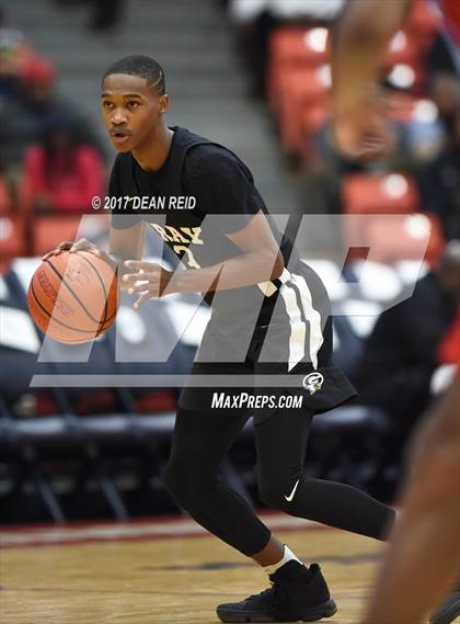 Thumbnail 1 in Gray Collegiate Academy vs. Kenwood (Chicago Elite Classic) photogallery.