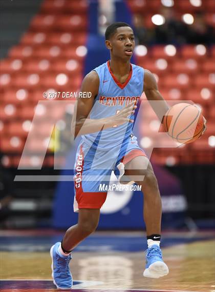 Thumbnail 3 in Gray Collegiate Academy vs. Kenwood (Chicago Elite Classic) photogallery.
