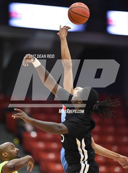 Thumbnail 3 in Gray Collegiate Academy vs. Kenwood (Chicago Elite Classic) photogallery.