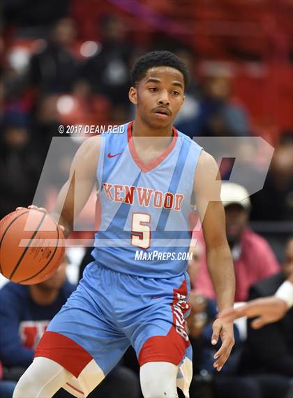Thumbnail 1 in Gray Collegiate Academy vs. Kenwood (Chicago Elite Classic) photogallery.
