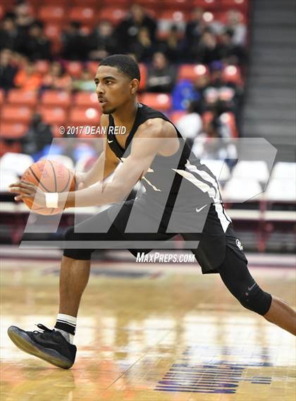 Thumbnail 1 in Gray Collegiate Academy vs. Kenwood (Chicago Elite Classic) photogallery.