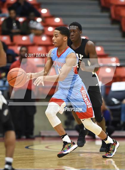 Thumbnail 1 in Gray Collegiate Academy vs. Kenwood (Chicago Elite Classic) photogallery.