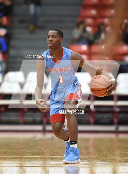 Thumbnail 1 in Gray Collegiate Academy vs. Kenwood (Chicago Elite Classic) photogallery.