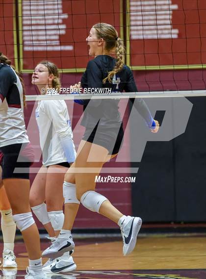 Thumbnail 1 in Gunter @ Whitesboro photogallery.
