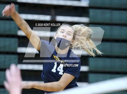 Thumbnail 3 in Utica Eisenhower vs. Clarkston  photogallery.