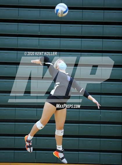 Thumbnail 2 in Utica Eisenhower vs. Clarkston  photogallery.