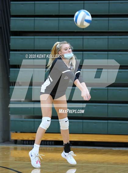 Thumbnail 3 in Utica Eisenhower vs. Clarkston  photogallery.