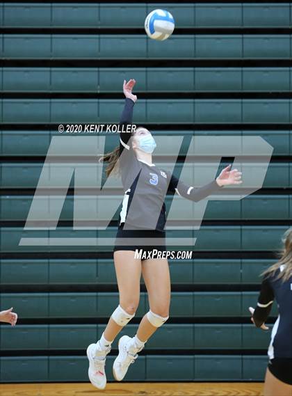 Thumbnail 2 in Utica Eisenhower vs. Clarkston  photogallery.