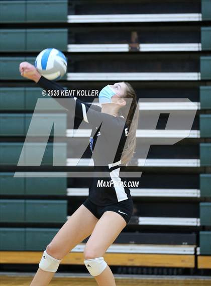 Thumbnail 1 in Utica Eisenhower vs. Clarkston  photogallery.