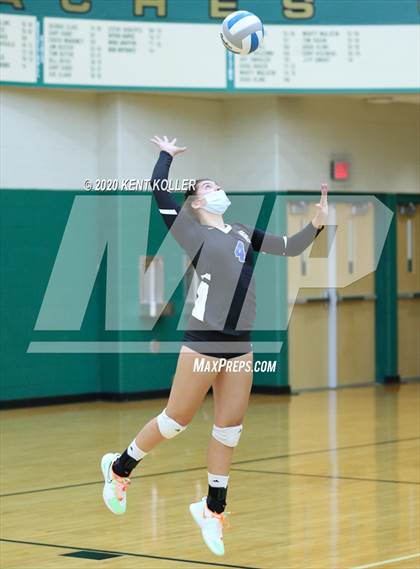 Thumbnail 1 in Utica Eisenhower vs. Clarkston  photogallery.