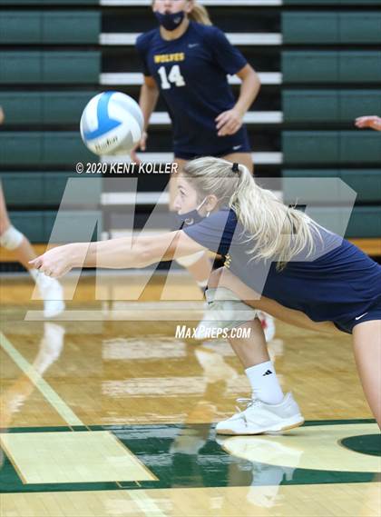 Thumbnail 2 in Utica Eisenhower vs. Clarkston  photogallery.