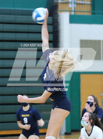 Thumbnail 2 in Utica Eisenhower vs. Clarkston  photogallery.