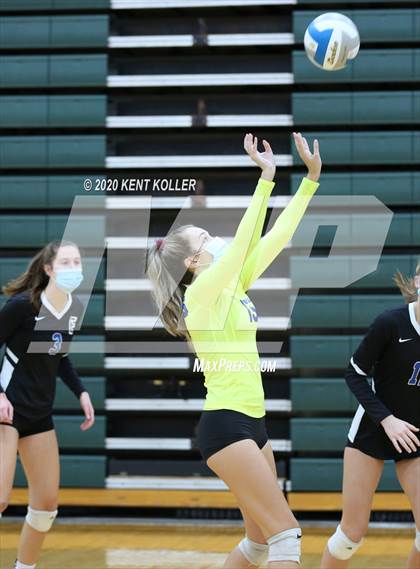 Thumbnail 2 in Utica Eisenhower vs. Clarkston  photogallery.