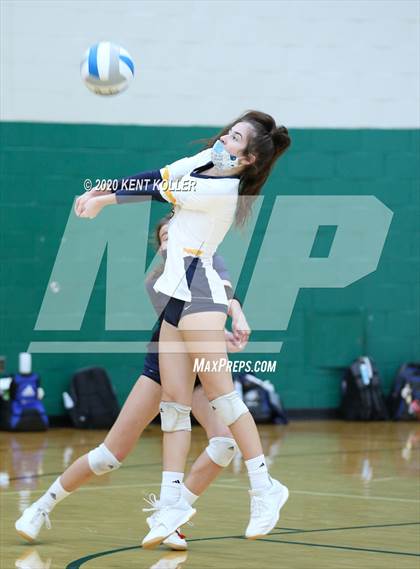 Thumbnail 2 in Utica Eisenhower vs. Clarkston  photogallery.