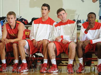 Thumbnail 2 in Mission Viejo vs. Menlo (MaxPreps Holiday Classic) photogallery.