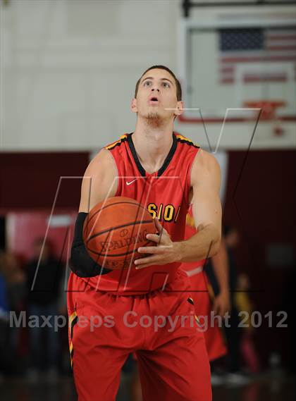 Thumbnail 1 in Mission Viejo vs. Menlo (MaxPreps Holiday Classic) photogallery.