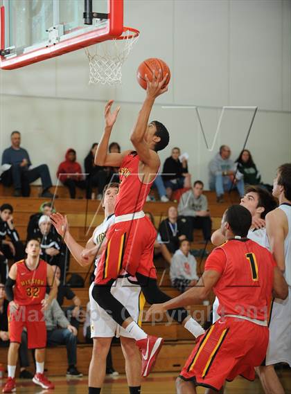 Thumbnail 3 in Mission Viejo vs. Menlo (MaxPreps Holiday Classic) photogallery.