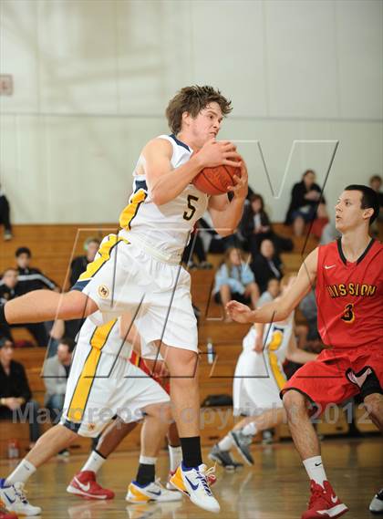 Thumbnail 1 in Mission Viejo vs. Menlo (MaxPreps Holiday Classic) photogallery.