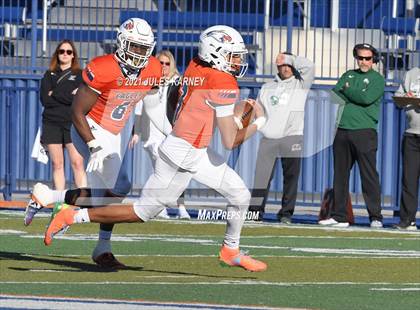 Thumbnail 2 in Graham-Kapowsin vs Collins Hill (Geico State Championship Bowl Series) photogallery.