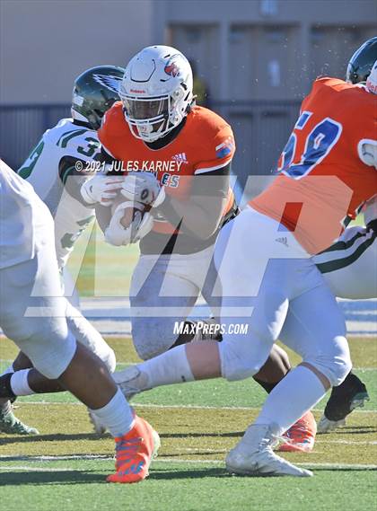 Thumbnail 1 in Graham-Kapowsin vs Collins Hill (Geico State Championship Bowl Series) photogallery.