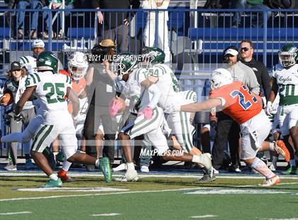 Thumbnail 2 in Graham-Kapowsin vs Collins Hill (Geico State Championship Bowl Series) photogallery.