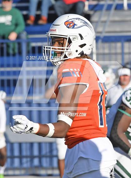 Thumbnail 1 in Graham-Kapowsin vs Collins Hill (Geico State Championship Bowl Series) photogallery.