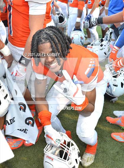 Thumbnail 1 in Graham-Kapowsin vs Collins Hill (Geico State Championship Bowl Series) photogallery.