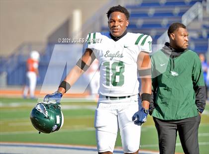 Thumbnail 2 in Graham-Kapowsin vs Collins Hill (Geico State Championship Bowl Series) photogallery.