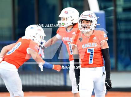 Thumbnail 2 in Graham-Kapowsin vs Collins Hill (Geico State Championship Bowl Series) photogallery.
