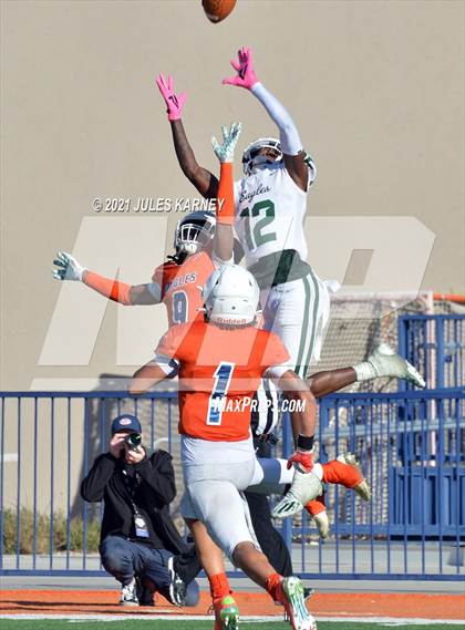 Thumbnail 3 in Graham-Kapowsin vs Collins Hill (Geico State Championship Bowl Series) photogallery.