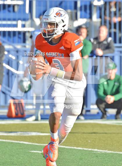 Thumbnail 1 in Graham-Kapowsin vs Collins Hill (Geico State Championship Bowl Series) photogallery.