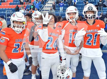 Thumbnail 1 in Graham-Kapowsin vs Collins Hill (Geico State Championship Bowl Series) photogallery.
