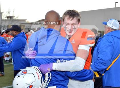 Thumbnail 1 in Graham-Kapowsin vs Collins Hill (Geico State Championship Bowl Series) photogallery.