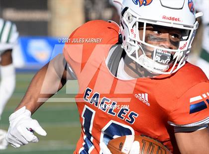 Thumbnail 1 in Graham-Kapowsin vs Collins Hill (Geico State Championship Bowl Series) photogallery.