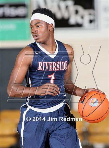 Thumbnail 2 in Florida Air Academy vs. Wayne (City of Palms Classic) photogallery.