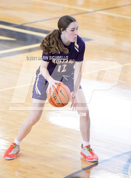 Thumbnail 2 in Caruthers vs. Sunrise Mountain (Nike Tournament of Champions) photogallery.