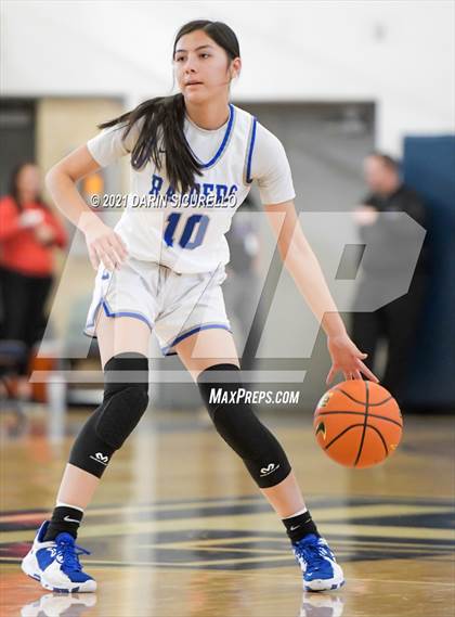 Thumbnail 3 in Caruthers vs. Sunrise Mountain (Nike Tournament of Champions) photogallery.