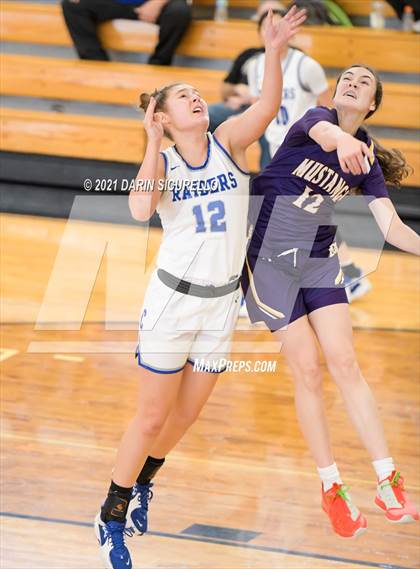 Thumbnail 1 in Caruthers vs. Sunrise Mountain (Nike Tournament of Champions) photogallery.