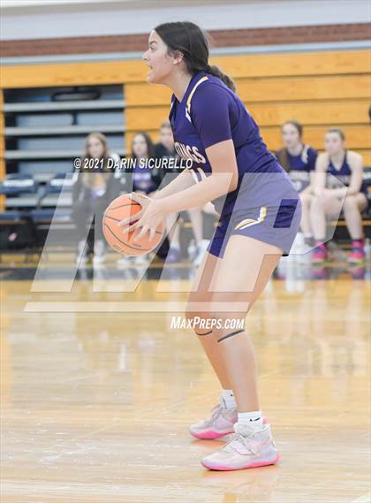 Thumbnail 2 in Caruthers vs. Sunrise Mountain (Nike Tournament of Champions) photogallery.