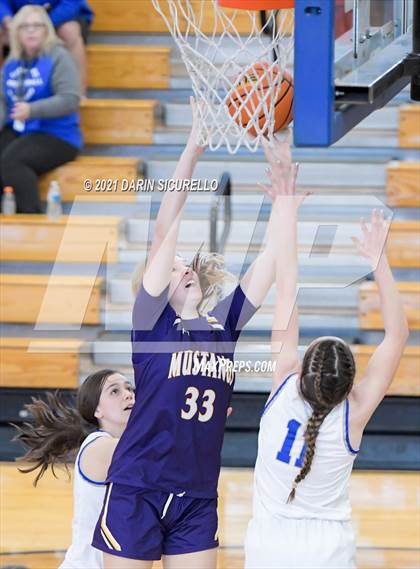 Thumbnail 2 in Caruthers vs. Sunrise Mountain (Nike Tournament of Champions) photogallery.
