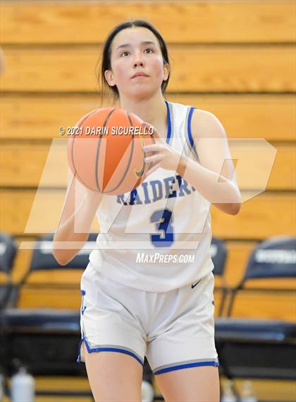 Thumbnail 3 in Caruthers vs. Sunrise Mountain (Nike Tournament of Champions) photogallery.