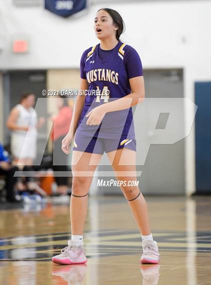 Thumbnail 2 in Caruthers vs. Sunrise Mountain (Nike Tournament of Champions) photogallery.