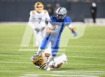 Thumbnail 3 in Archbishop Moeller vs. Olentangy Liberty (OHSAA Division 1 Final) photogallery.