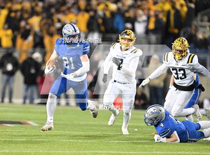Thumbnail 3 in Archbishop Moeller vs. Olentangy Liberty (OHSAA Division 1 Final) photogallery.