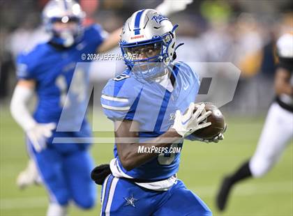 Thumbnail 2 in Archbishop Moeller vs. Olentangy Liberty (OHSAA Division 1 Final) photogallery.